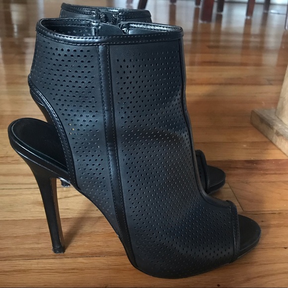 Black high heeled bootie - Picture 5 of 7